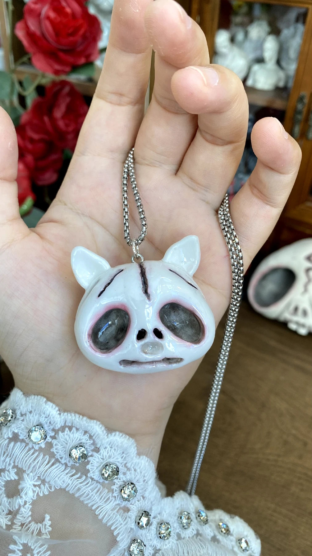 Kebarro White Cat Face Pig Ear Clay Necklace