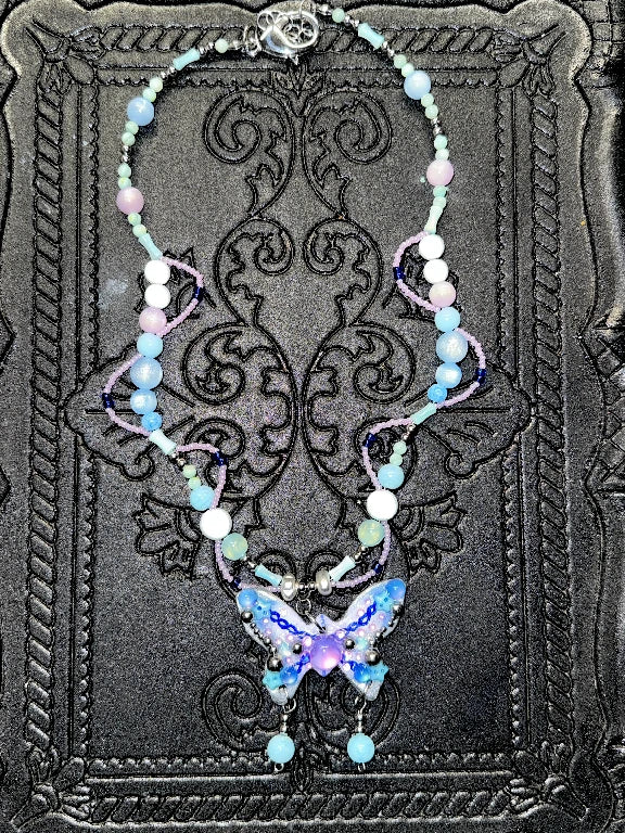 Zoaleo Shop Beaded Butterfly Pendant Necklace